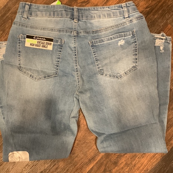 d. Jeans - Picture 2 of 3